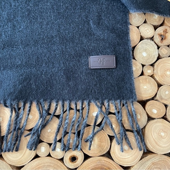 Hickey Freeman Solid Double Face Merino Wool Fringe Scarf Black/Gray Reversible - Picture 10 of 12
